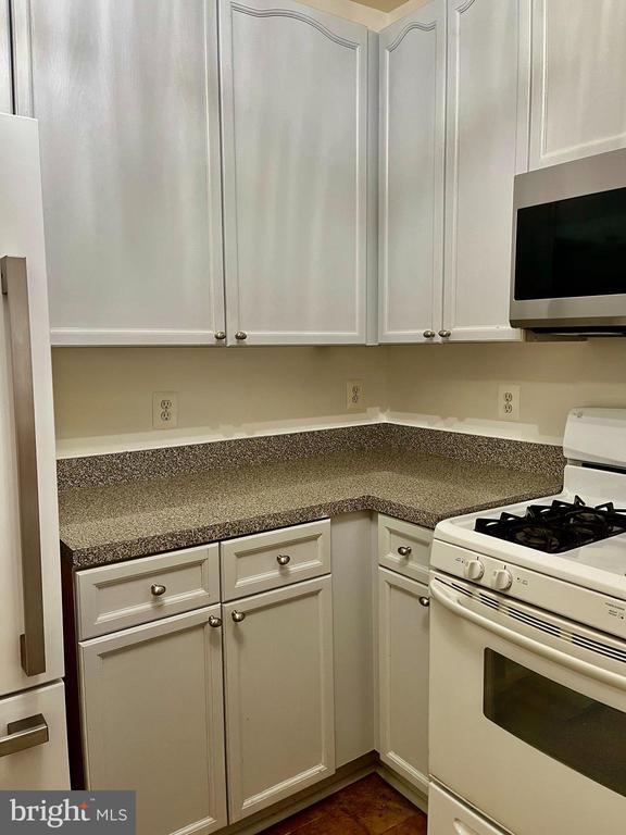 Foto del edificio - 2701 Bellforest Ct