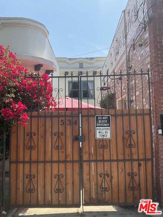 Foto del edificio - 534 W 10th St