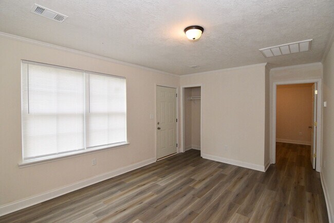 Foto del edificio - Recently Renovated 3 Bedroom House - Section 8 Welcome