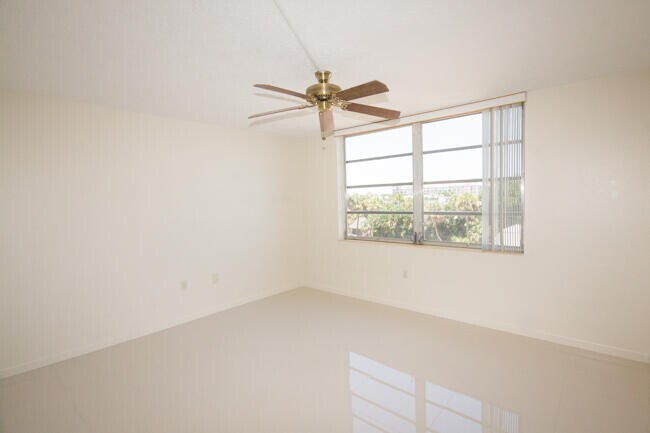 Foto del edificio - 301 Croton Ave