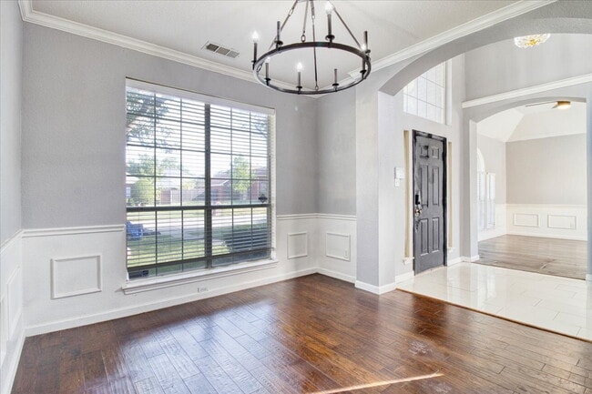 Foto del edificio - "Charming 4-Bedroom Home with 3 Full Baths...