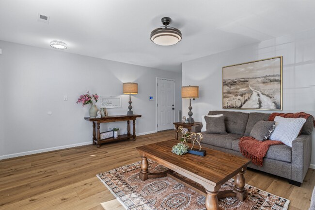 Foto del edificio - 1604 Napoleon Dr