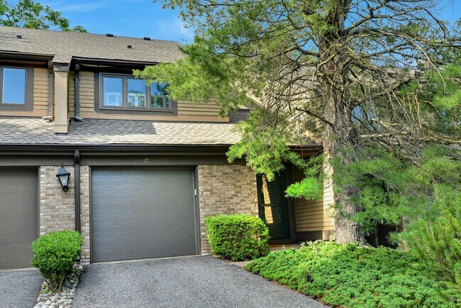 Building Photo - 17 Sandburg Ct