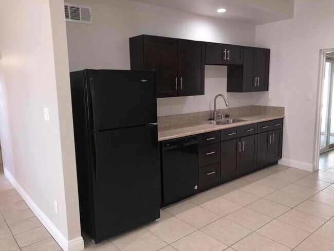Foto del edificio - 2745 Burnham Ave