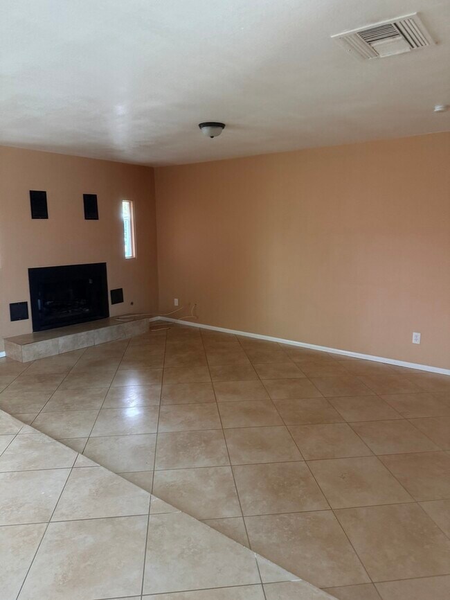 Foto del edificio - 7955 W Fairmount Ave