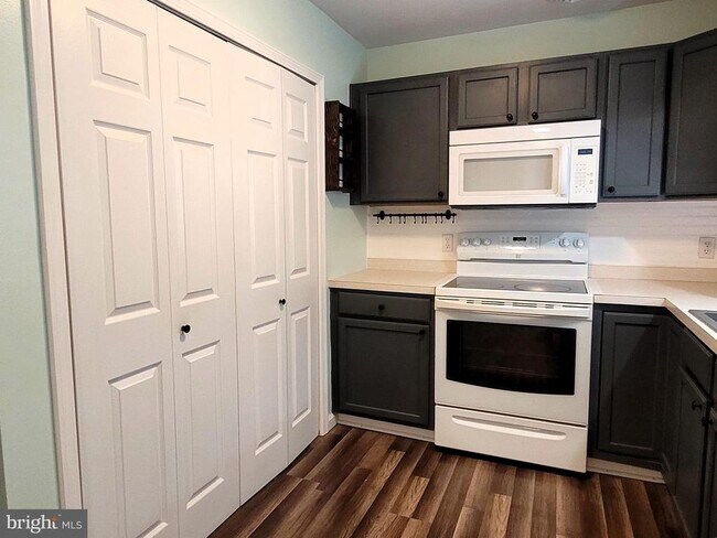 Foto del edificio - 124 Dickens Ln