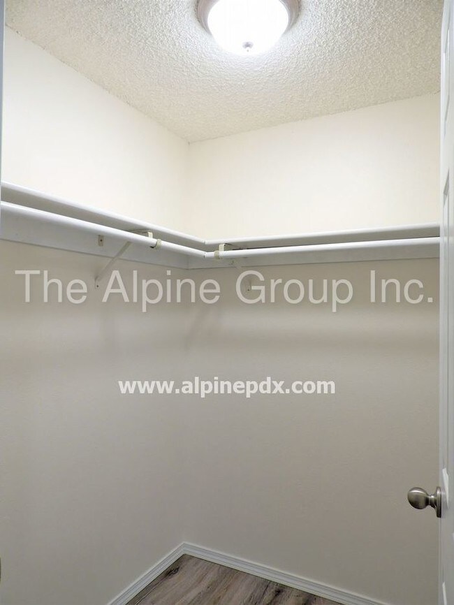 Building Photo - 2 Bedrooms, 2 Bathroom Duplex!
