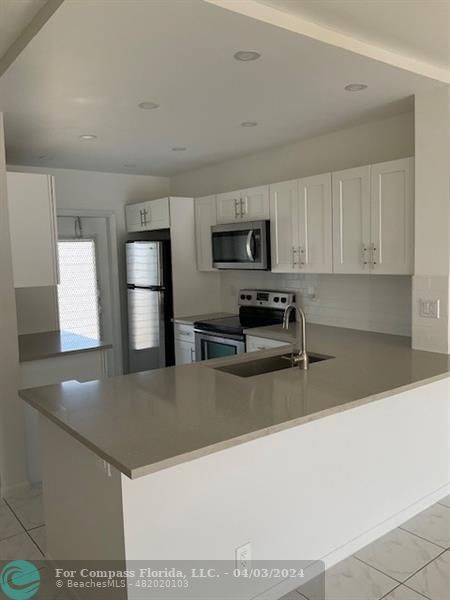 Foto del edificio - 4117 Bougainvilla Dr