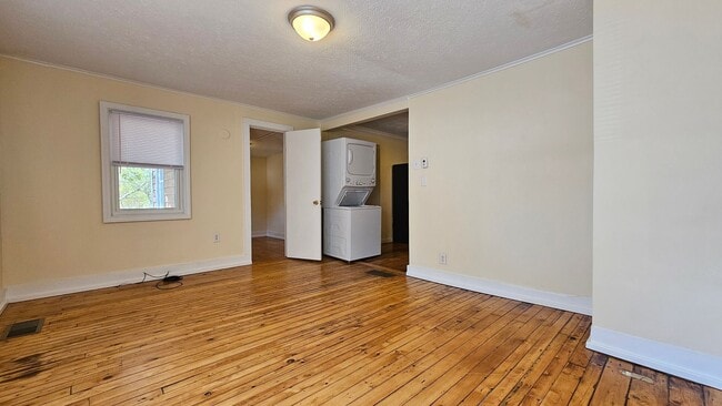 Building Photo - 284 Manhattan Dr