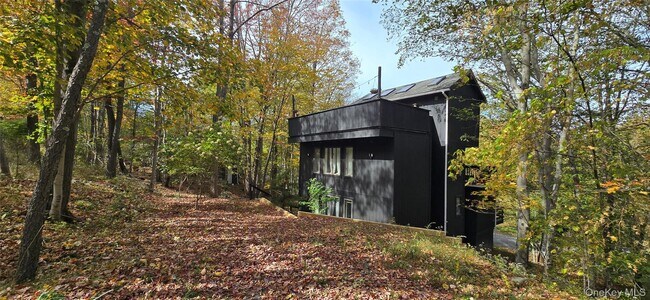 Building Photo - 12 Zematt Ct