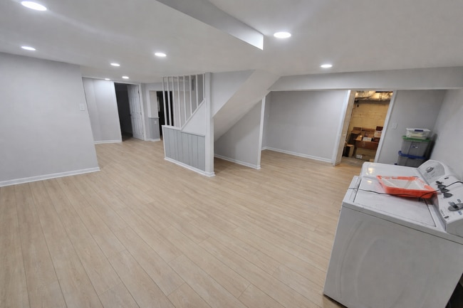 Foto del edificio - 220 University Blvd E