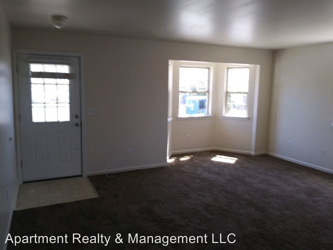 Foto principal - 5689 Cooley Village Dr
