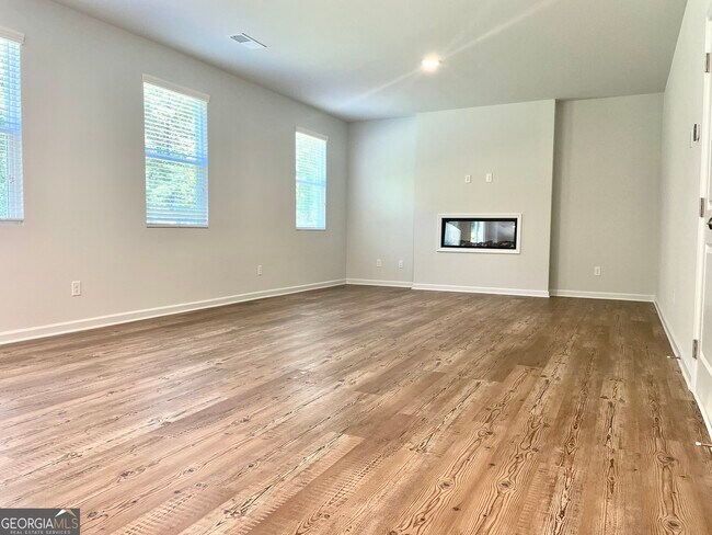 Building Photo - 667 Summerwood Ln