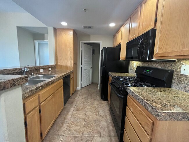 Foto del edificio - Cozy 2 bedroom apartment on East Palomar!