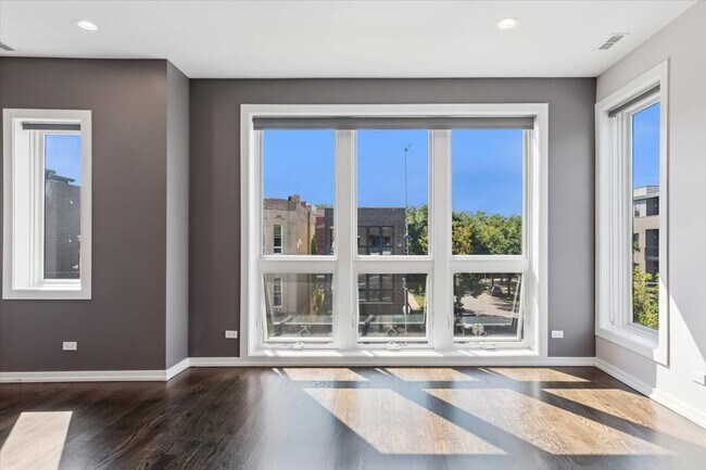 Foto del edificio - 2158 W Adams St