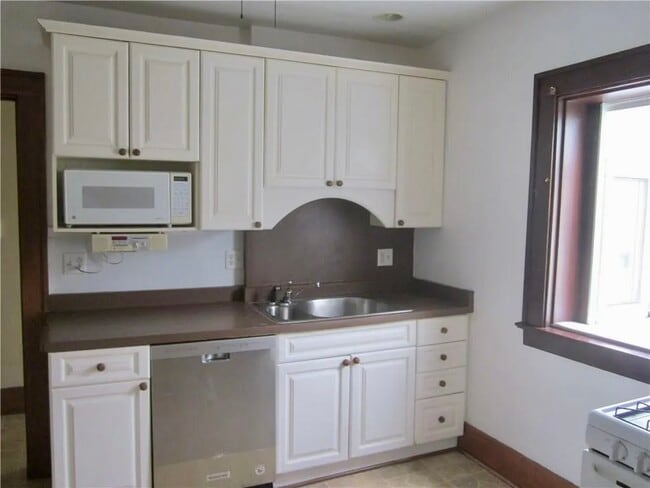 Building Photo - 192 Congress Ave