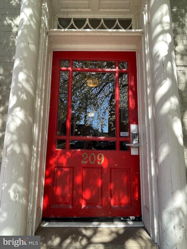 Primary Photo - 209 Hanover St