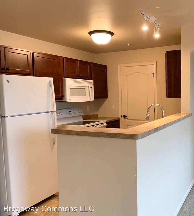 Primary Photo - 2 br, 2 bath Apartment - 1900-1916 E Broadway