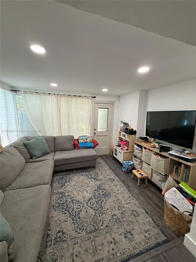 Foto del edificio - 822 NE 8th St