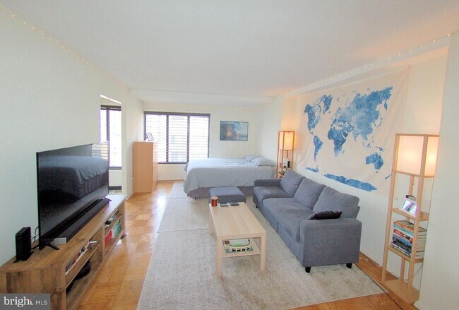 Foto del edificio - 1440 N Street NW Unit 812