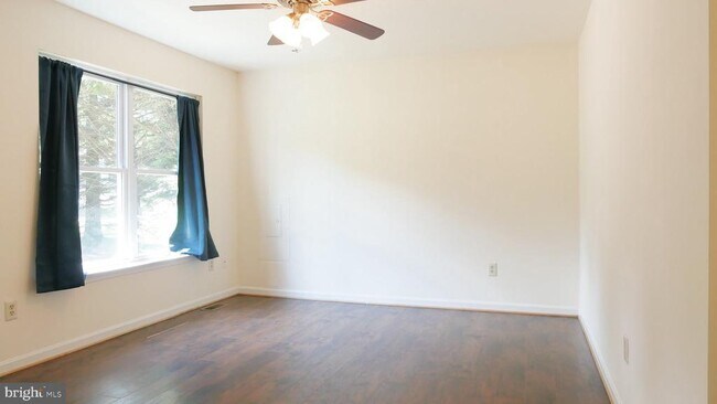 Foto del edificio - 2051 Collins Ct