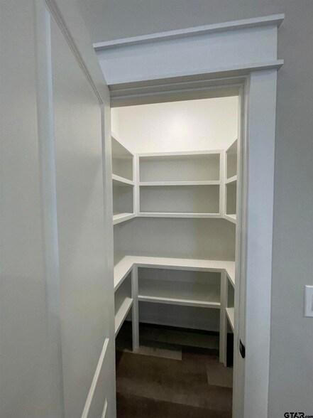 Foto del edificio - 446 Chelsea Ln