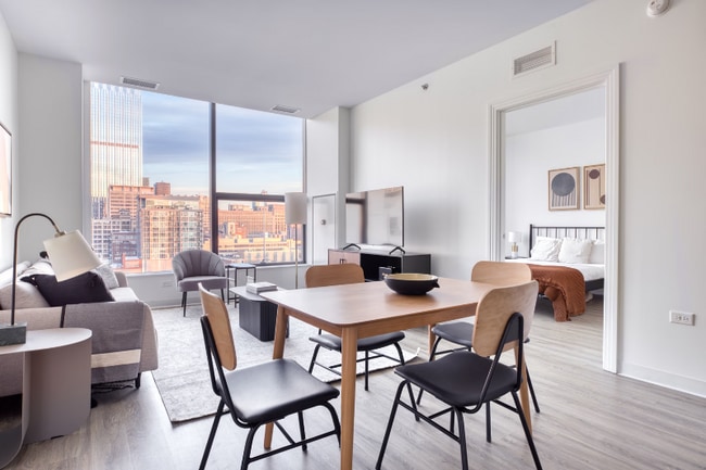 Building Photo - 413 S Halsted St