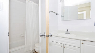 Building Photo - 1265 Burnaby St