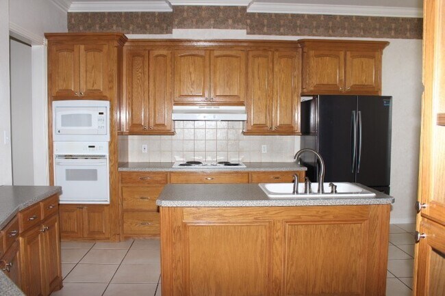Foto del edificio - Great West side home located close to shop...