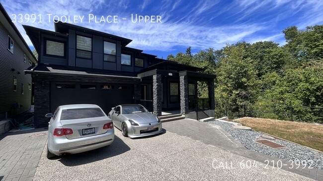 Building Photo - Fancy Huge Home