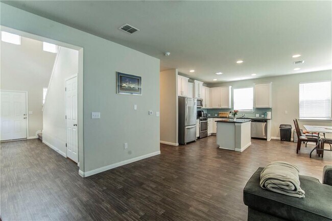 Building Photo - 10328 Forest Grove Dr