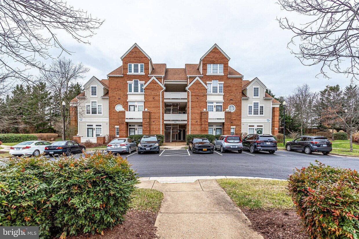 6964 Ellingham Cir, Alexandria, VA 22315 Apartment for Rent in