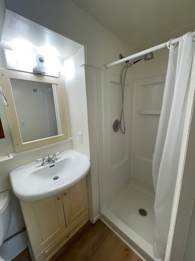 Building Photo - 217 N Dakota St