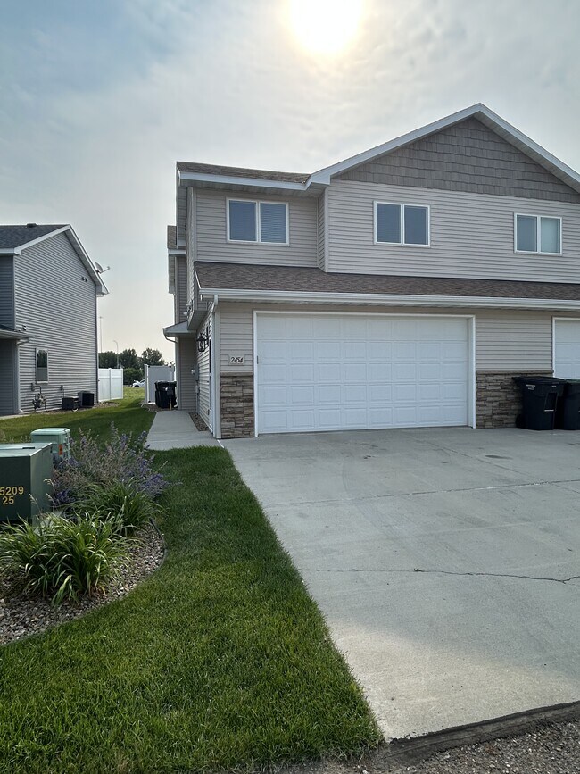 Building Photo - 2454 Waterpark Loop SE