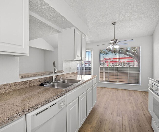 Foto del edificio - 2111 Holly Hall St