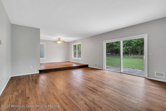 Building Photo - 1540 Silverton Rd