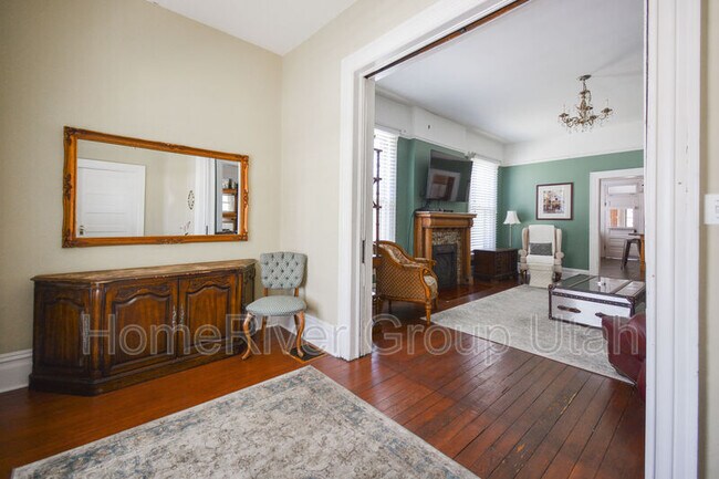 Building Photo - 226 W 300 N