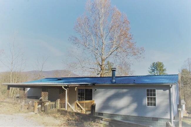 Building Photo - 911 Back Valley Rd