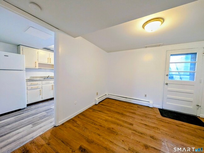 Building Photo - 95 Fairview Dr