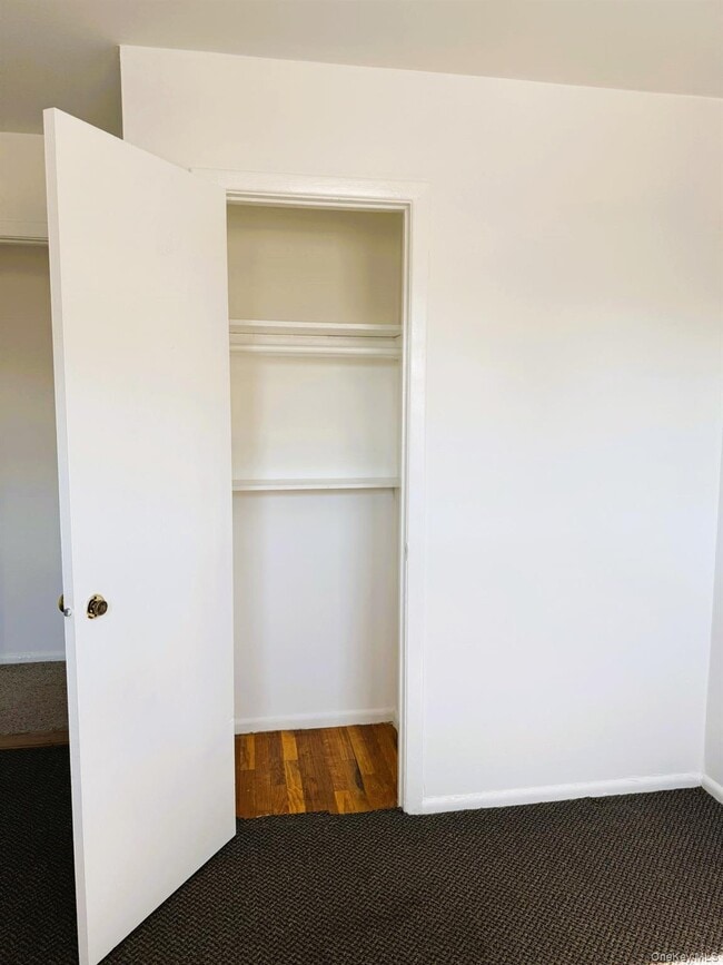 Foto del edificio - 131 Roslyn Rd