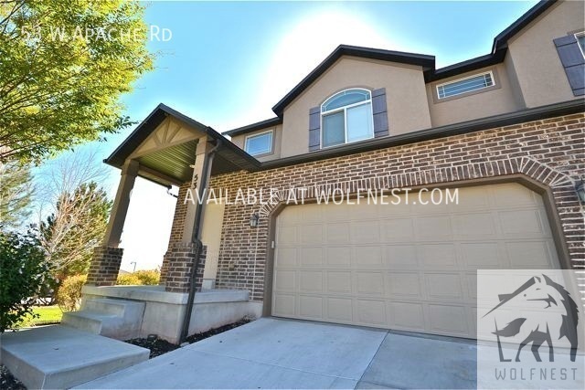 Primary Photo - No Security Deposit Option! Beautiful 3 Be...
