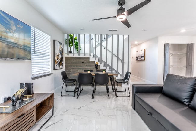 Foto del edificio - 1414 E Harding St