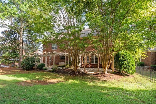 Foto del edificio - 908 Robinbrook Ln