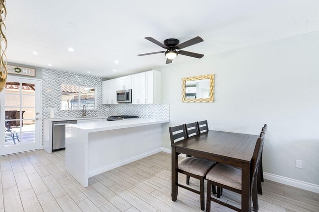 Building Photo - 415 Tava Ln