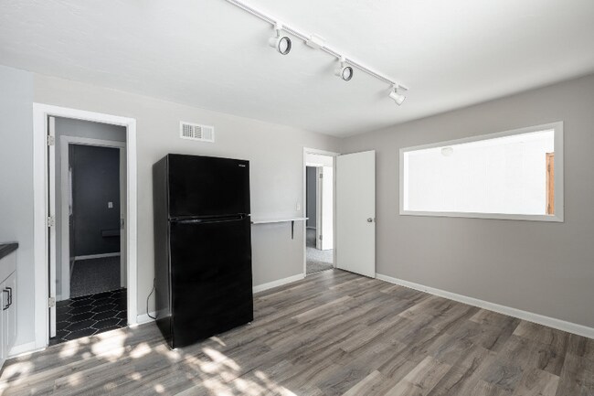 Foto del edificio - 6014 W Lincoln Ave