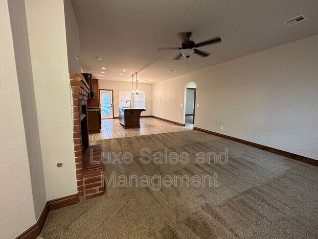 Building Photo - 416 Josephine Ct