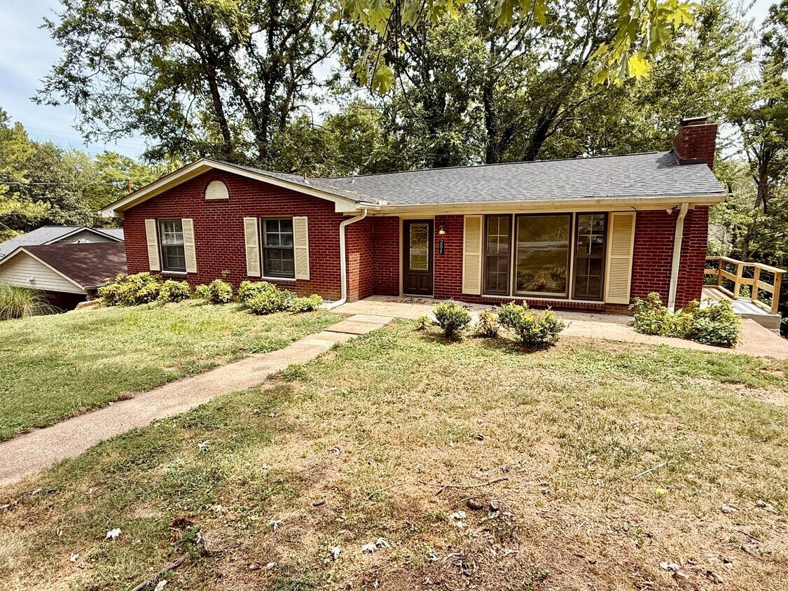Primary Photo - HUGE 4 Bedroom 2.5 Bath Donelson Ranch Cha...