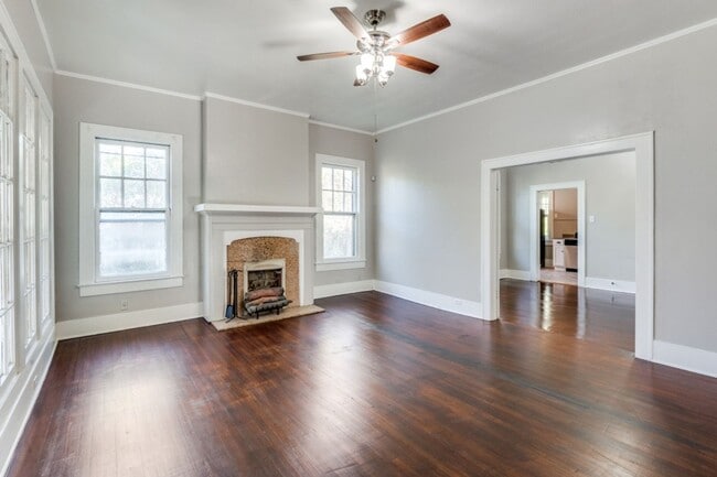 Building Photo - 2414 Park Row Ave