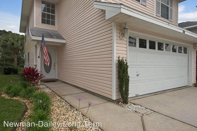 Building Photo - 210 Twin Lakes Ln