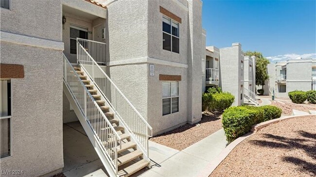 Foto del edificio - 6800 E Lake Mead Blvd